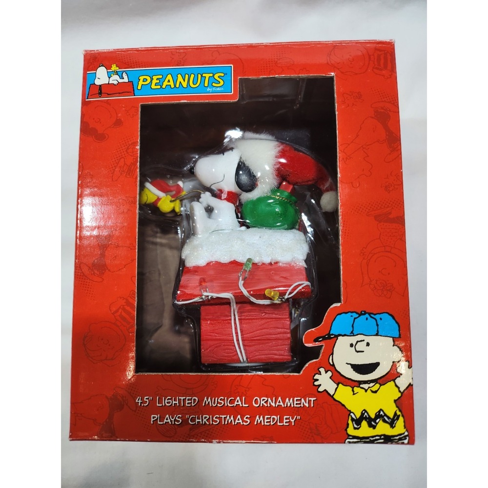 Kurt Adler~Peanuts Snoopy~4.5 inch Lighted Musical Plays "Christmas Medley" Orna